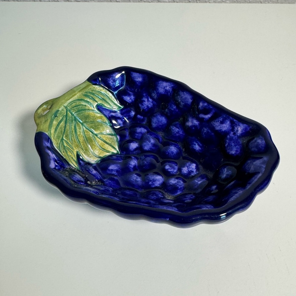 I. Godinger & Co. Cobalt Blue Ceramic Grape Cluster Figural Dish Small Bowl 6"